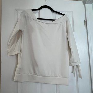 White 3/4 Bowed Sleeve